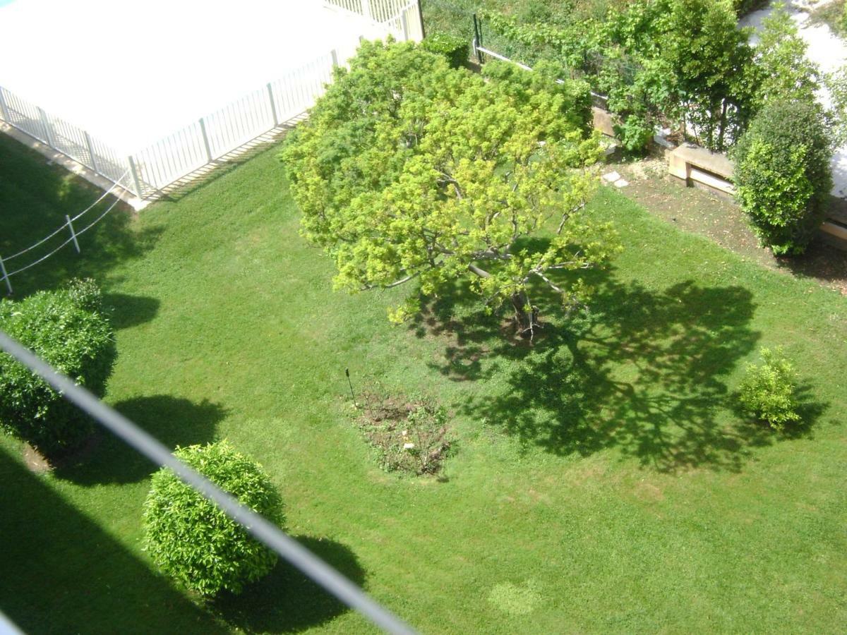 Jardins Du Pont Du Lys Apartment Juan-les-Pins Bagian luar foto